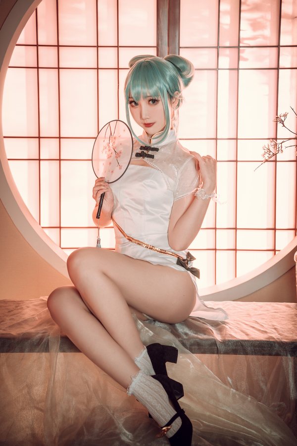 人气Coser@面饼仙儿 初音旗袍 [28P/514MB]
