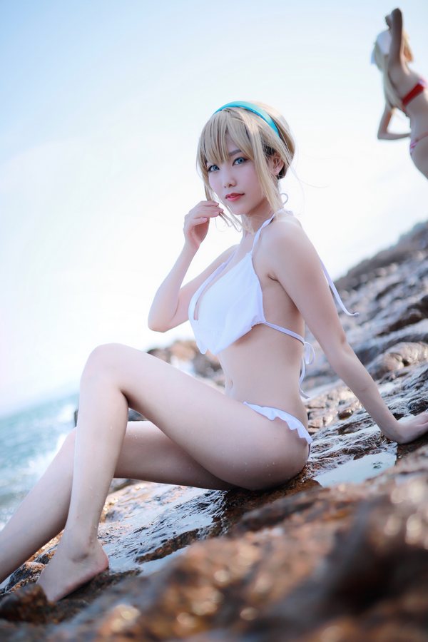 人气Coser@抖娘-利世 海边索米 [30P/88MB]