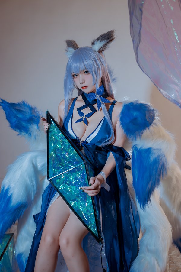 网红Coser@二佐Nisa 碧蓝信浓礼服 [12P/180MB]