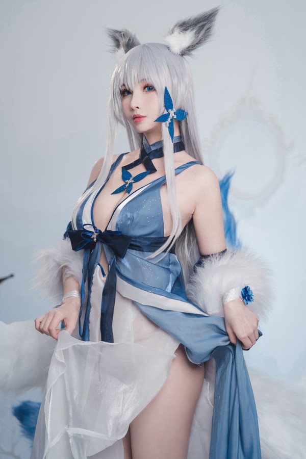 人气Coser@rioko凉凉子 信浓礼服 [32P/215MB]