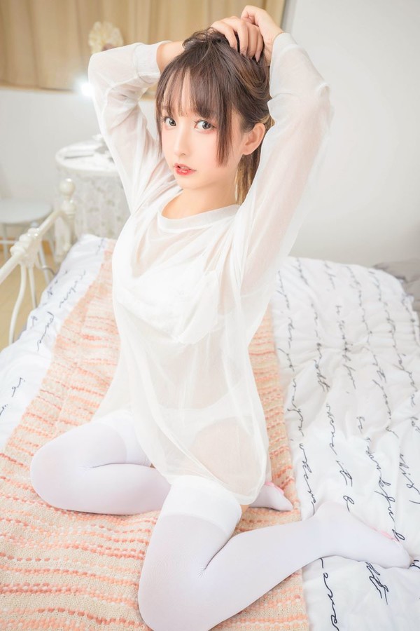 神楽坂真冬写真之おかえり – 猫脚女仆 [150P/2V/548MB]
