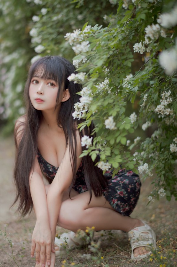 人气Coser@黑猫猫OvO 蔷薇1 [22P/257MB]