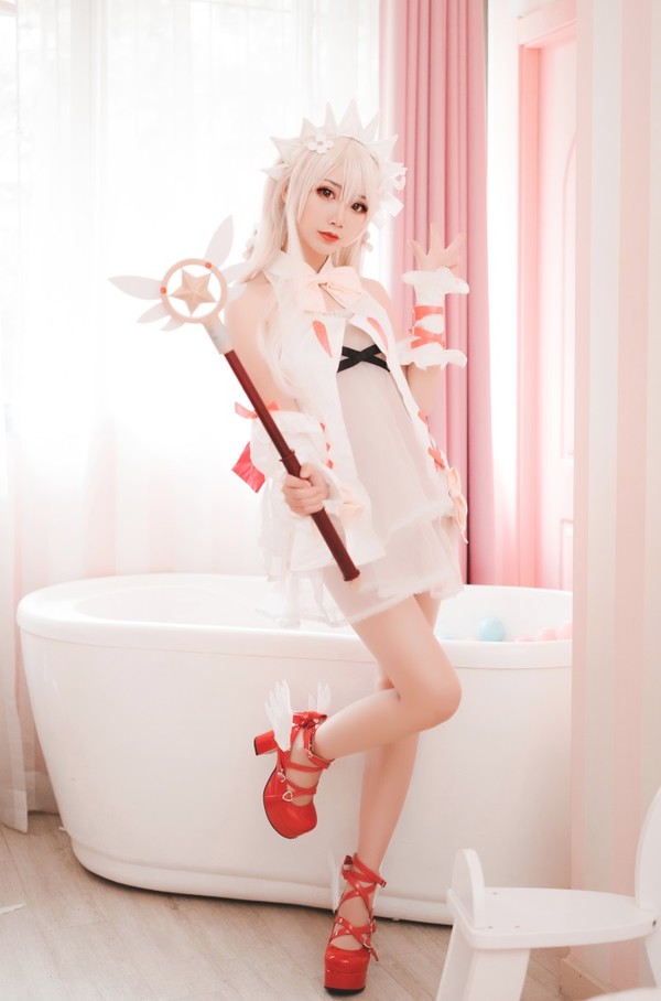 人气Coser@面饼仙儿 伊莉亚 [14P/138MB]