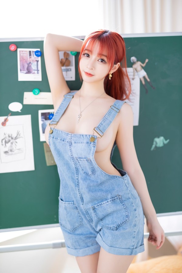 人气Coser@叉子宝宝 – 背带裤系列 [36P/63MB]