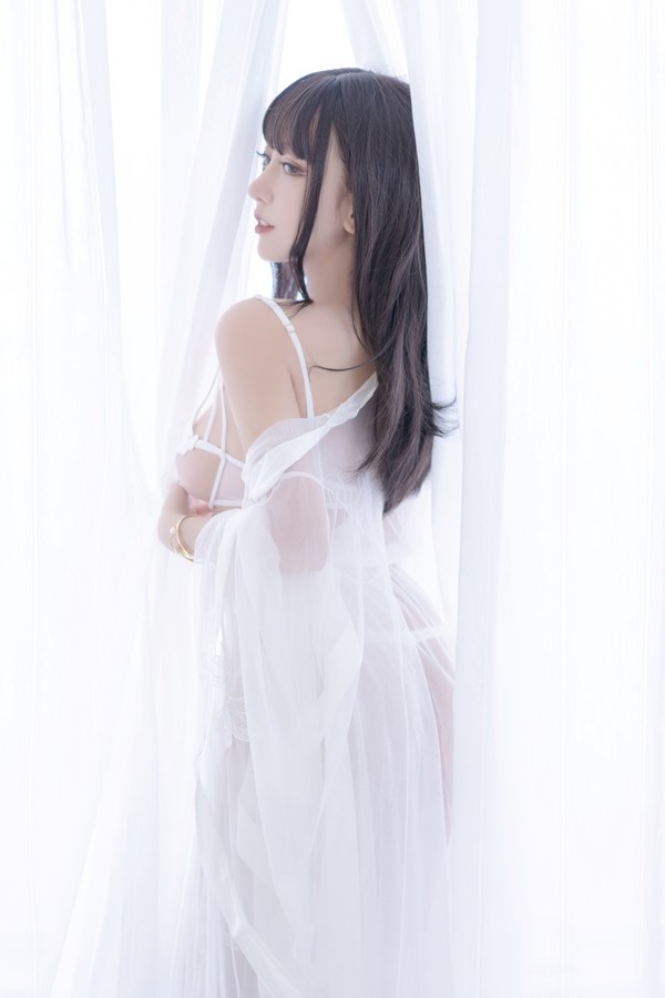人气Coser@过期米线线喵 镂空内衣 [65P/83MB]