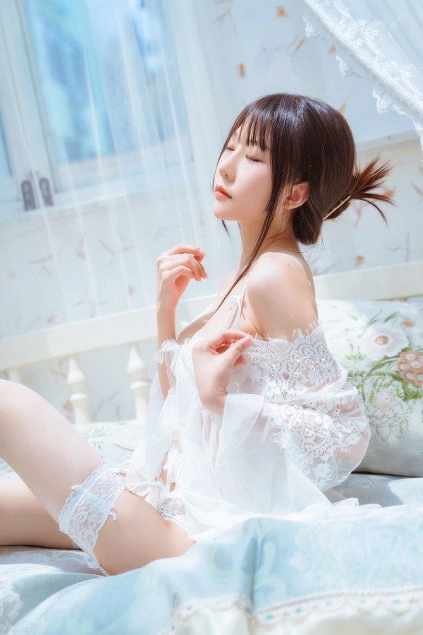 网红Coser@香草喵露露 玻璃房少女 [76P/1.13G]