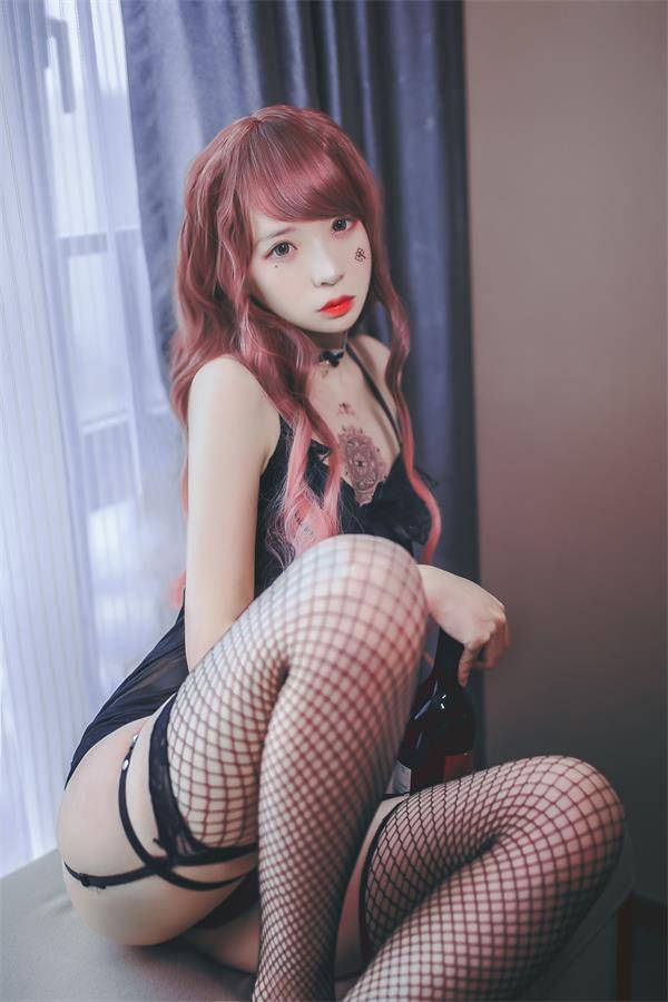 [Cosplay]疯猫ss – 黑色吊带袜[39P/262M]