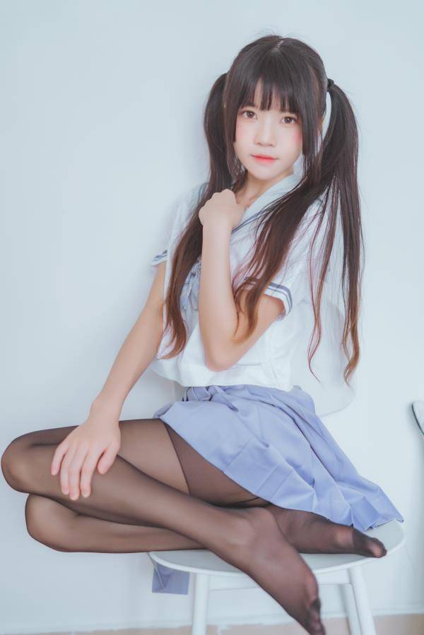 [Cosplay]桜桃喵 – 校服黑丝【49P/100M】