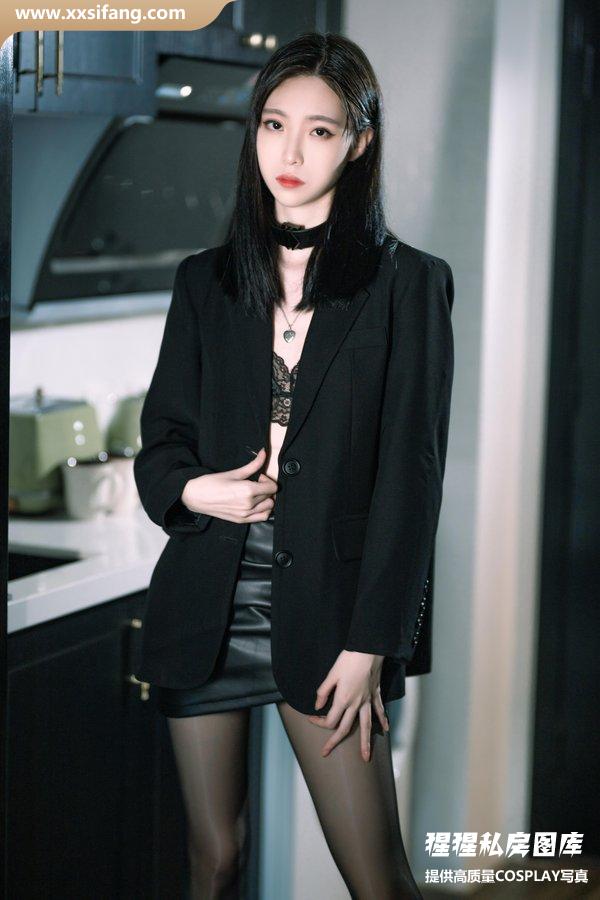 许岚LAN COSPLAY写真集《黑丝西装 》超高清套图下载[40P/778M]
