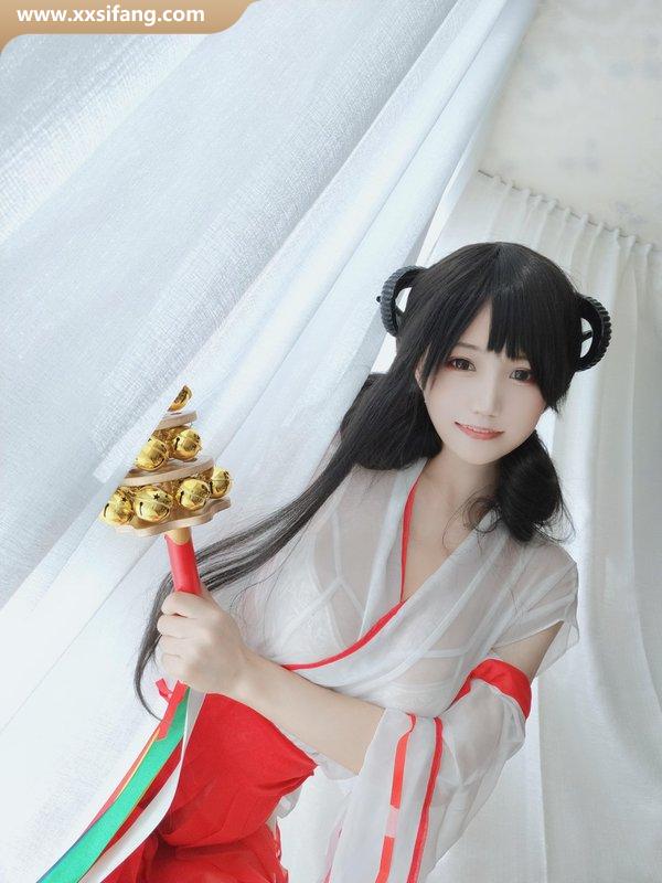 小仓千代w COSPLAY写真集《有点不对劲的巫女》超高清套图下载[34P/74M]