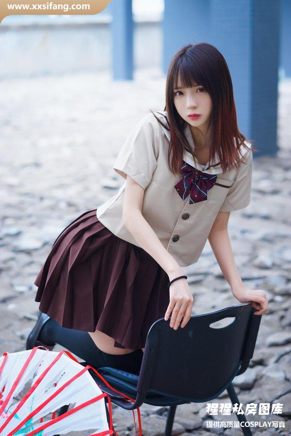 疯猫ss COSPLAY写真集《丝袜狂想曲（伞）》超高清套图下载[42P/573M]