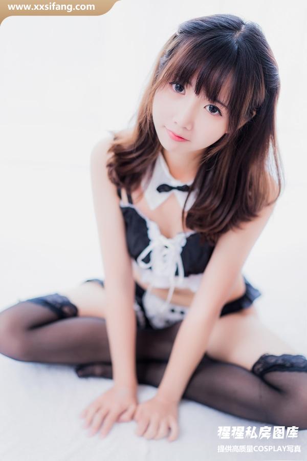 面饼仙儿写真集《黑丝女仆私房》高清套图下载[25P+1V]