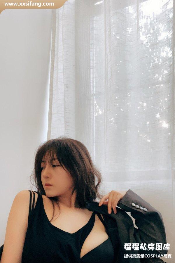 樱晚GiGi写真集《粉丝群收费写真09》高清套图下载[28P]