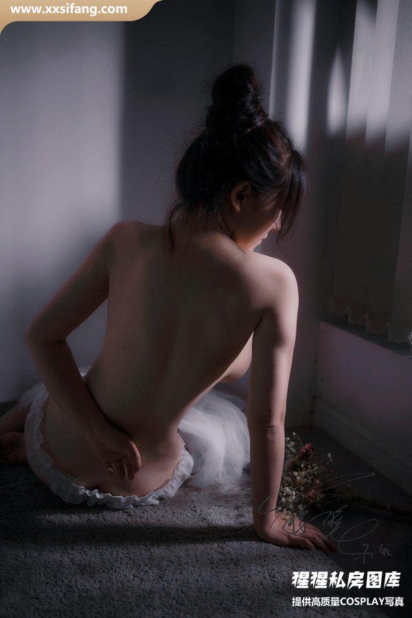 樱晚GiGi写真集《粉丝群收费写真40-月光》高清套图下载[25P]