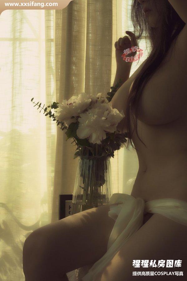 樱晚GiGi写真集《窗前的花》高清套图下载[20P]