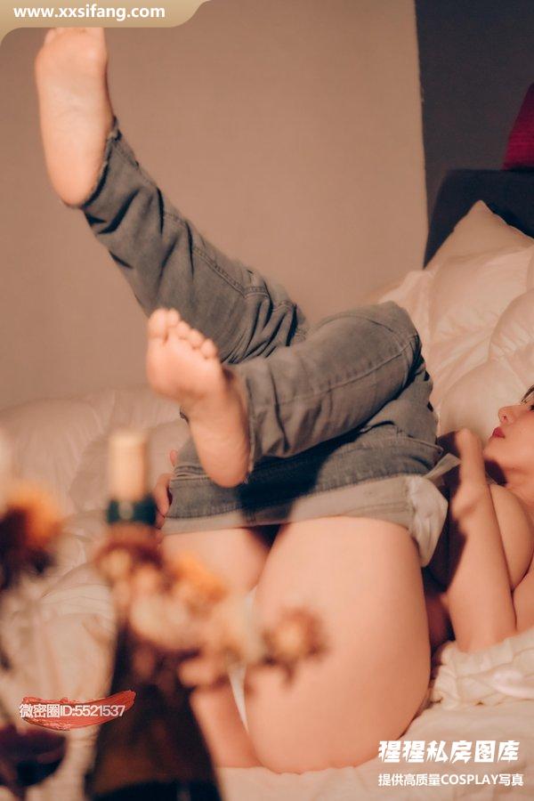 樱晚GiGi写真集《– 漫过红酒的香气》高清套图下载[20P]