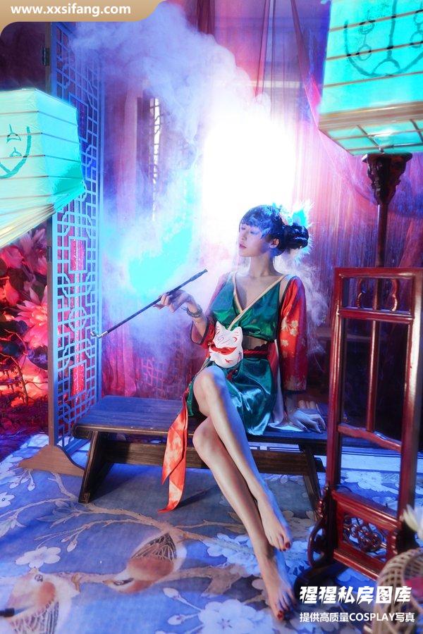阿包也是兔娘写真集《白蛇起源 宝青坊主》高清套图下载[9P]
