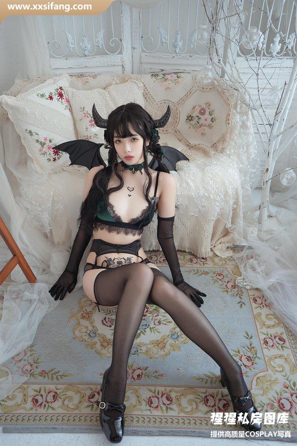 雯妹不讲道理写真集《魅魔本 Proud devil》高清套图下载[50P]