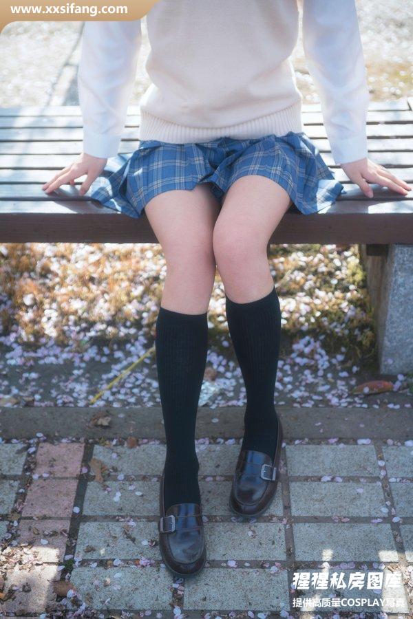 Kyokyo沉迷汉堡王(陆卿卿)写真集《樱花与JK》高清套图下载[9P]