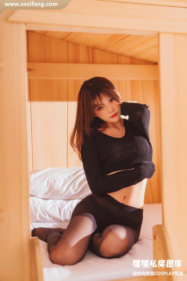 桜桃喵写真集《(No.080) 小黑》高清套图下载[32P]