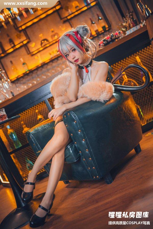 花柒Hana写真集《明日方舟 守夜冠军 W》高清套图下载[9P]