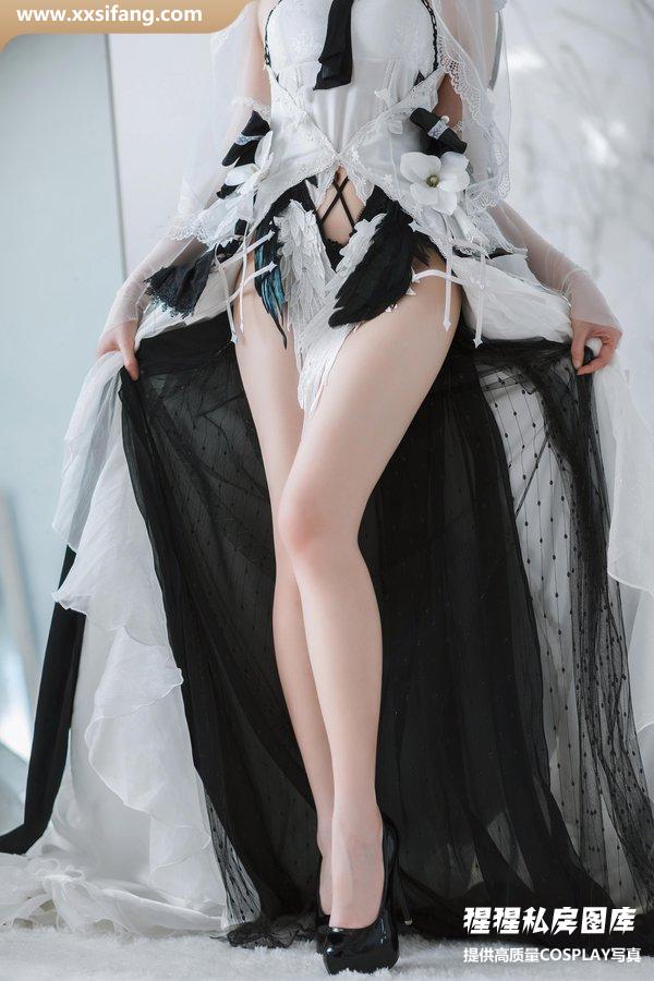 焖焖碳写真集《可畏礼服》高清套图下载[33P]