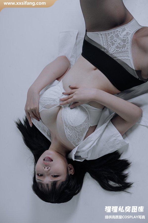 七月喵子写真集《黑丝jk》高清套图下载[31P]